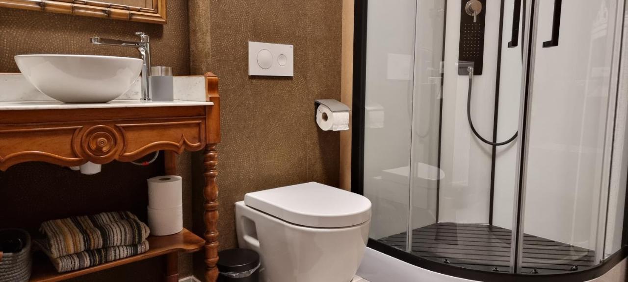 Logies La Chevre Folle - Lodging & Cooking In Style With Shared Kitchen Oostende Buitenkant foto