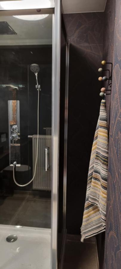 Logies La Chevre Folle - Lodging & Cooking In Style With Shared Kitchen Oostende Buitenkant foto