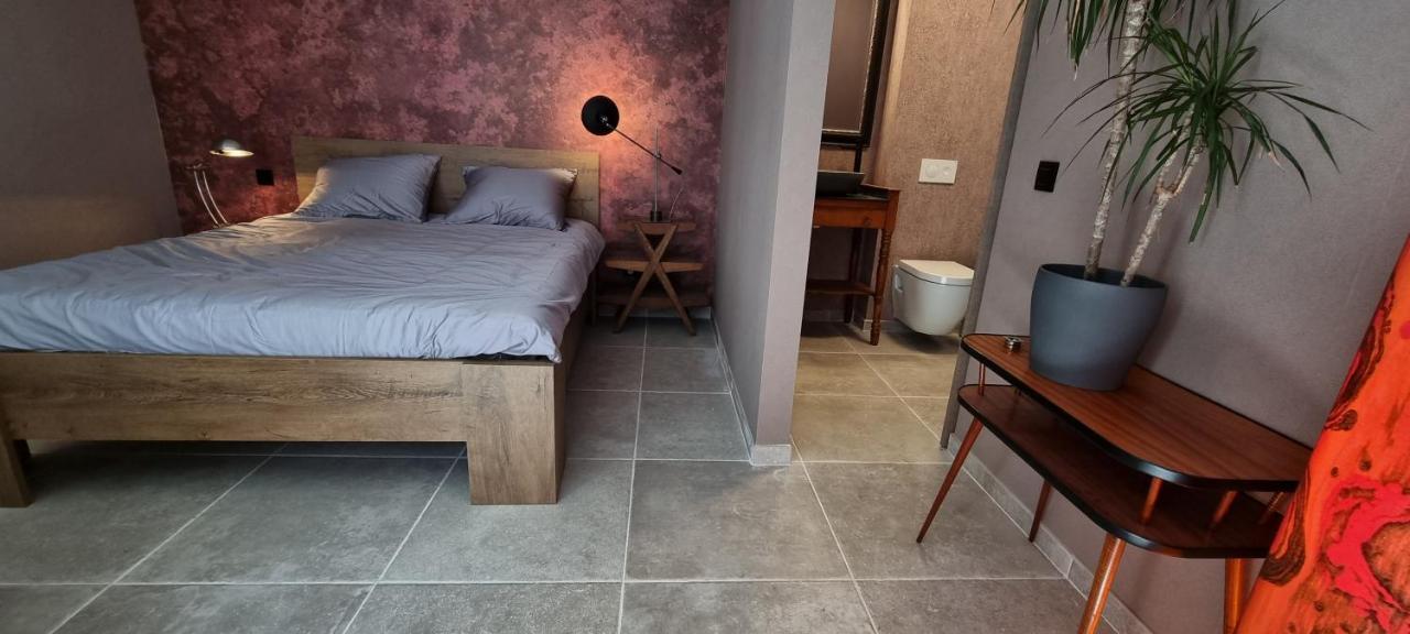 Logies La Chevre Folle - Lodging & Cooking In Style With Shared Kitchen Oostende Buitenkant foto
